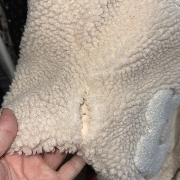 Cozy Cream and White Teddy Jacket with Heart Design - Picture 6 of 6